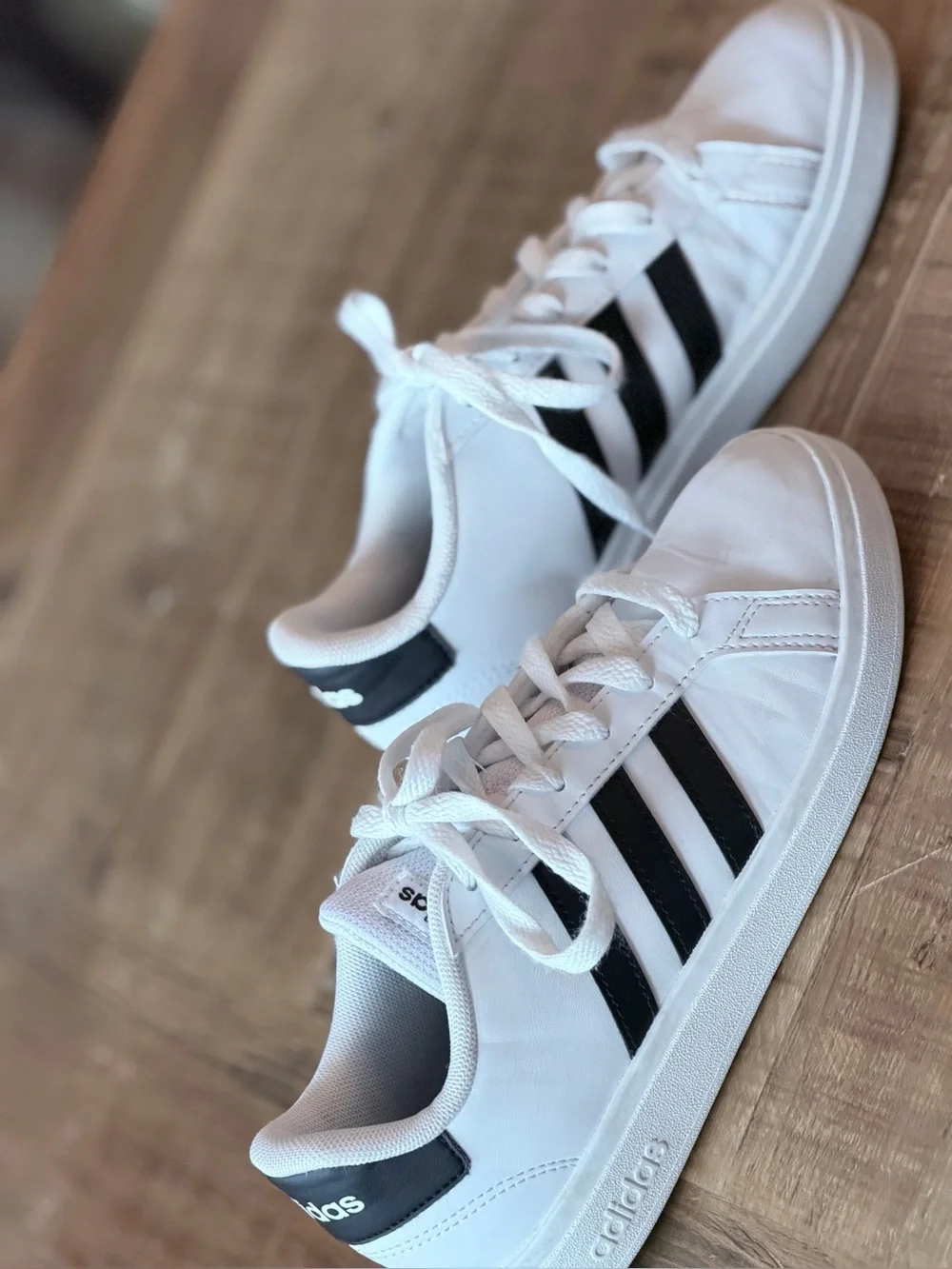 Adidas Grand Court 2.0 Sneakers. Kid’s Sz.3.5 Black | White | Preppy | Classic